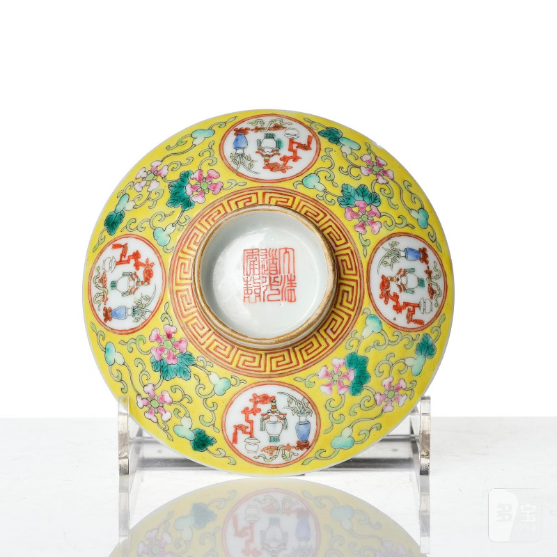 A pair of yellow ground 'medallion' bowls with covers, - 图10